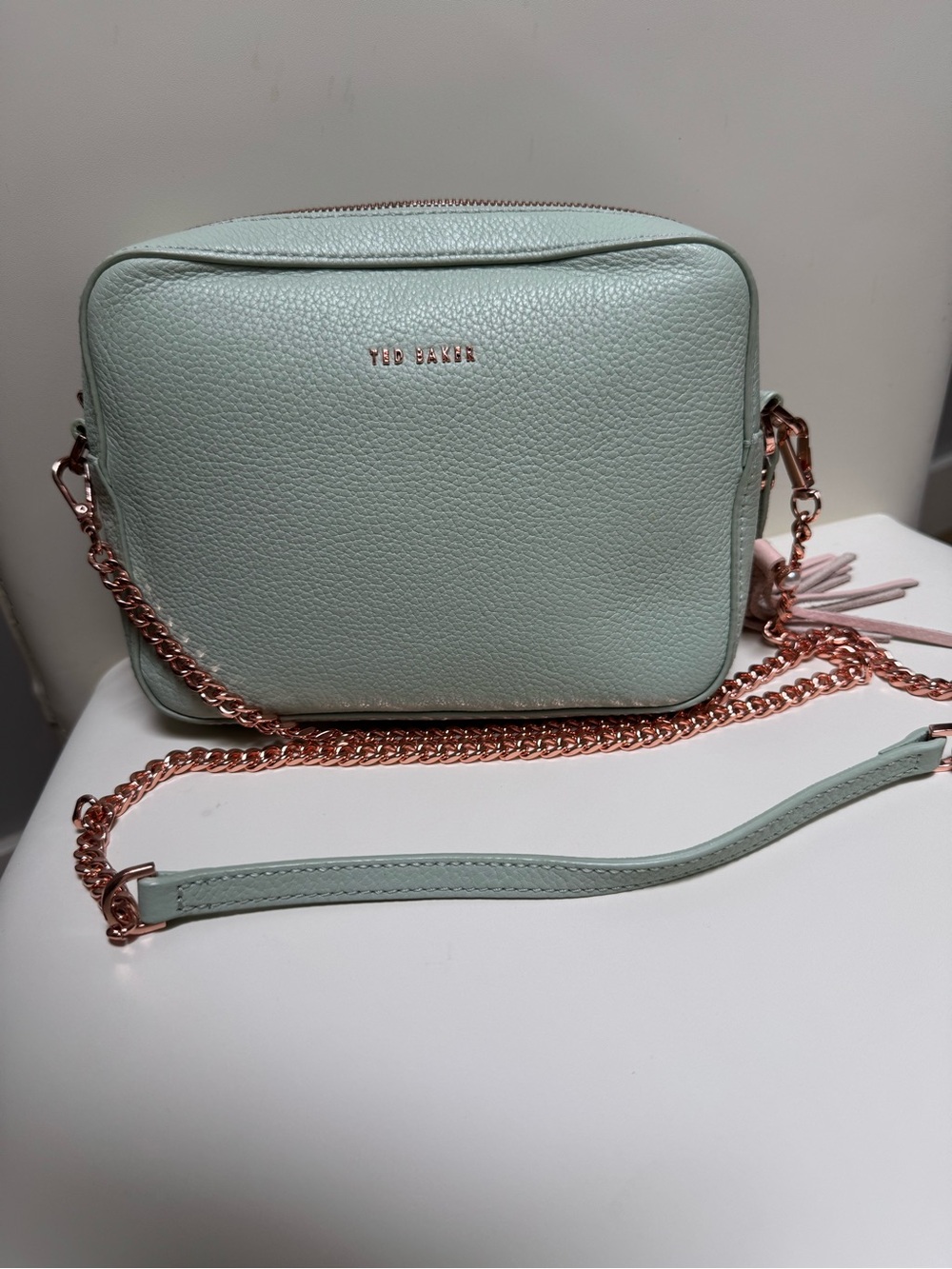 Ted Baker Mint Green Pebble Leather Crossbody with Rose Gold Chain - Picture 7 of 8